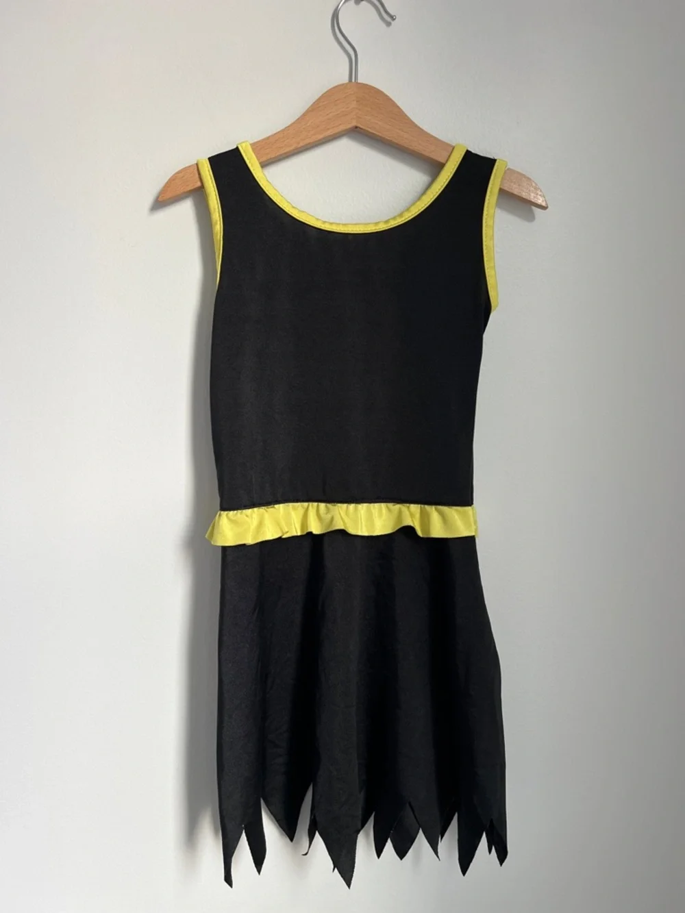 Kids Black and Yellow Batgirl Dress and Cape Halloween Costume Size S (4T)